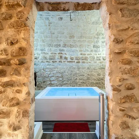 Luna Villa